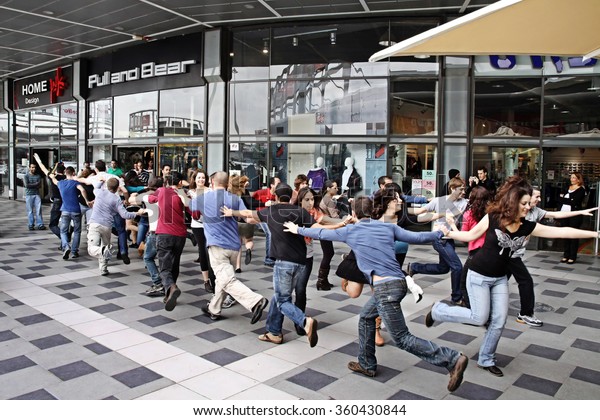 BEER SHEVA, ISRAEL - DECEMBER 10, 2010:\
Youth dance flash mob in a shopping\
center