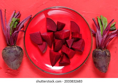 Beetroot (Beta vulgaris) is a root vegetable also known as red beet, table beet, garden beet, or just beet. Packed with essential nutrients, beetroots are a great source of fiber, folate. Buah bit. 