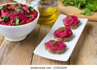 Beetroot Hummus Canapes