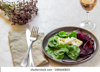 Beetroot, spinach and cheese salad. Healthy eating. Vegetarian food