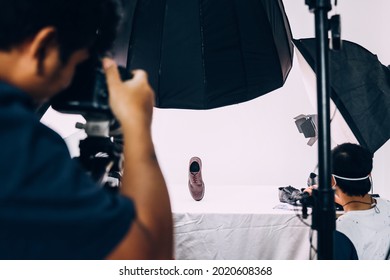 Behind the scenes photoshoot of shoes product in the studio