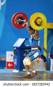 BEIJING - AUGUST 9: Chinese Taipei Chen, Who Won The Bronze Medal In 48 Kilograms Of Women's Weight And Weightlifting At The 2008 Beijing Olympics, Lifting Weightlifting.