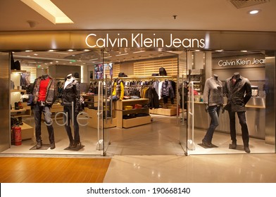 Calvin klein fashion Images, Stock Photos |