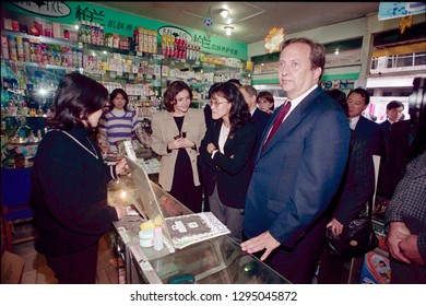 Beijing / China - October 24, 1999: Shery Sandberg (center) With US Treasury Secretary Larry Summers (right)