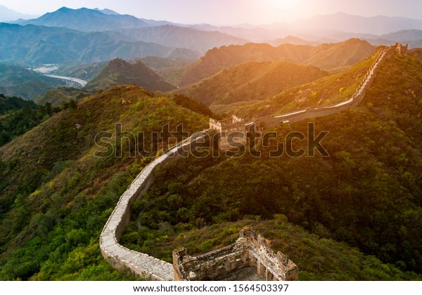 中国の北京万里の長城 中国の象徴である壮大な万里の長城 の写真素材 今すぐ編集