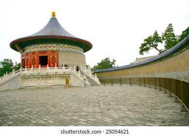 Beijing Tiantan Imperial Vault With The Whispering Gallery