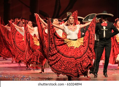BEIJING-SEP 14: Artists from Amalia Hernandez's Folkloric Ballet of Mexico perform on stage at the Beijing Exhibition Theater on Sep 14, 2010 in Beijing, China