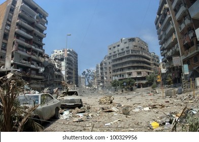 BEIRUT, LEBANON - JULY 26 : Buildings destroyed by Israeli bombing in the city of Beirut on July 26. 2006, Beirut,Lebanon.