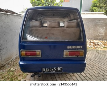 Bekasi, Indonesia - April 2022 : Vintage Car Suzuki St20 Seen From Behind. Old Car Background Concept, Retro, Transport, Transportation, Old Car Community, Lifestyle, Hobby, Hobbies, Collectors