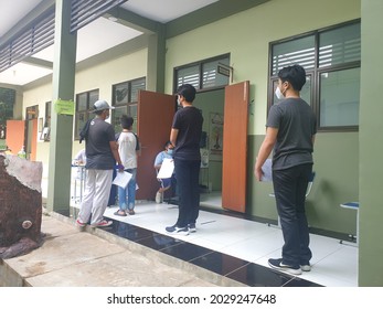 Bekasi, Indonesia, August 20, 2021: Asian Junior High School Student In Medical Face Mask Queuing At School For Getting Vaccinated Against Coronavirus From Doctor Or Nurse.