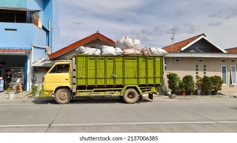 Bekasi, Indonesia - March 2022 : Garbage Sack Truck Side View From A Distance. Background Concept Of Caring For The Environment, Plastic Waste, Recycling Waste, Industrial, Transportation,work, Worker