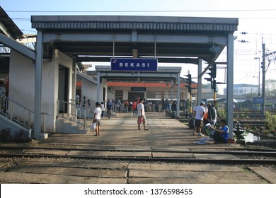 Bekasi, West Java/Indonesia ( February 21 2010) Stasiun Kereta Api Bekasi Or Bekasi Train Station