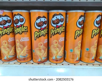 Pringles in supermarket Images, Stock Photos & Vectors | Shutterstock