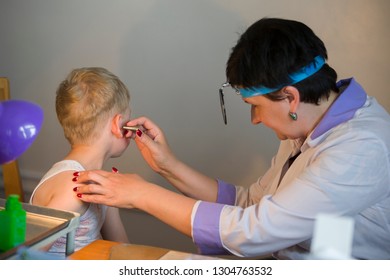 Belarus City Dobrush July 12, 2018. Children's Central Hospital. Child Otolaryngologist Examines The Patient. The Doctor Treats A Sore Ear To A Child. The Boy At The Hospital Admission