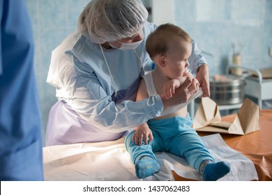 Belarus, The City Of Gomel. City Burn Hospital. June 02, 2017. A Little Boy Nurse Treats A Burn. A Child In The Hospital Is Injured. The Doctor Treats The Baby. Little Hospital Patient.