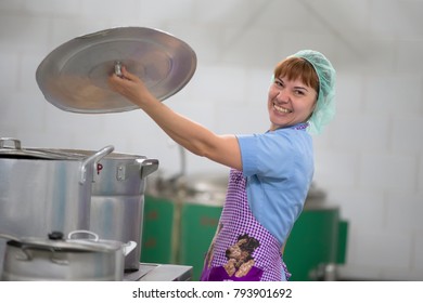 Belarus, Gomel, June 2, 2017. The First Burn Hospital. Production Kitchen. Cheerful Cook With A Huge Lid From The Pan