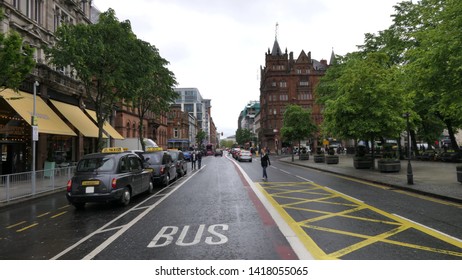 BELFAST, NORTHERN IRELAND – MAY 31, 2019: A Street Scene With Black Cabs And Pedestrians In The City Of Belfast