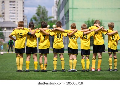 BELGOROD, RUSSIA - JUNE 17: Unidentified boys from football team "Elets" waiting for penalty on June 17, 2012 in Belgorod, Russia. Chernozemie Superiority. Football team of 2001 year of birth.