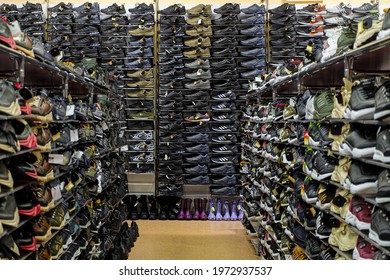 Belgorod, Russia - September 21 2019: Shopping Rows In Shoes Store. Multi-storey Shelves With Rows Of Man Sneakers. Shoe Wall. Selective Focus In The Background.