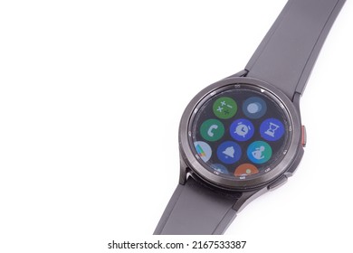 Belgrad - 13.06.2022. - Samsung Watch 4 digitale smart watch sport tracker.