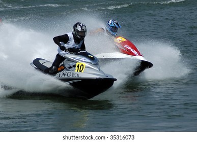 BELGRADE - AUGUST 15: IJSBA WORLD ENDURANCE CHAMPIONSHIP Jet Ski Competitors On Race August 15, 2009 In Belgrade, Serbia.