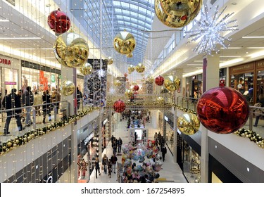 Weihnachts Shopping Stock Photos Images Photography Shutterstock