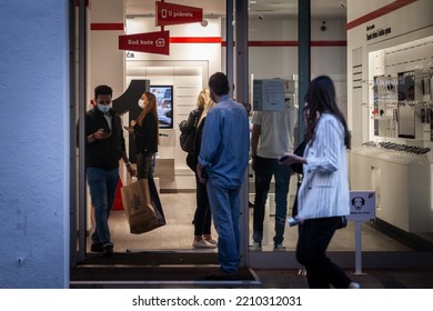 BELGRADE, SERBIA - JUNE 1, 2021: Selective Blur On Clients Queuing To Enter A Phone Carrier Shop Wearing A  Respiratory Face Mask In Belgrade, During The Coronavirus Covid 19 Health Crisis.


