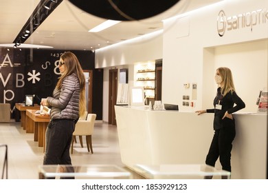 BELGRADE, SERBIA - OCTOBER 14, 2020: Woman, Staff Employee Worker Wearing A  Facemask In An Optician Store, While A Client Doesnt Wear Any Mask During The Coronavirus Covid 19 Health Crisis.

