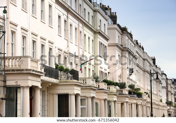 英国西ロンドンのベルグラビア ウェストミンスター市の裕福な地区と ケンジントンとチェルシーの王室区 の写真素材 今すぐ編集