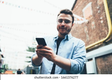 若者 スマホ Hd Stock Images Shutterstock