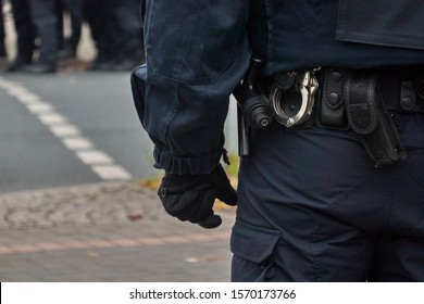 Ergonomics and police duty belts: easing their load - American City and  County