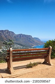 Bench With A Relaxing View From Table Mountain, Cape Town, South Africa, Soothing Scene Of Lions Head Against Blue Sky. Relaxing Resting Place Along A Hiking Trail, With Peaceful Harmony In Nature