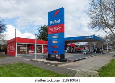 Bendigo, Australia - August 07, 2022: United Road House, The Service Station With Pie Face Bakery.