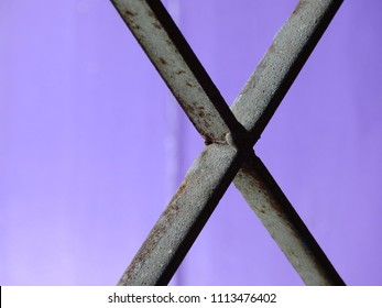 The bending of the window at the zoom section only