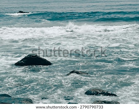 Beneath the ferocity of the waves, a sight that soothes the eyes is hidden. The blend of white and blue makes nature never fail to paint a stunning picture.