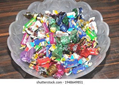 Bengaluru, Karnataka, India - 19 Oct 2019: Different Types Of Wrapped Candy In A Bowl, Mix Of Toffees, Chocolates, Homemade Chocolates