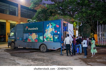 Bengaluru, Karnataka, India- Sep 20 2021: Domino's Food Truck, Making Pizza For Travellers In Bangalore City, Silicon Valley Of India Or IT Capital Of India