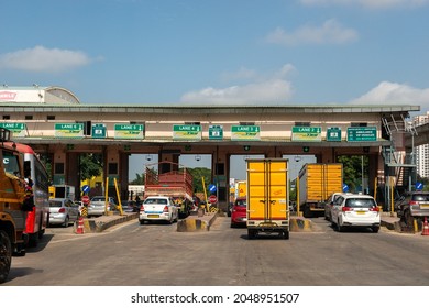 Bengaluru, Karnataka, India- Sep 20 2021: Mumbai Bangalore Highway,  Toll Road Connect To  Silicon Valley Of India To Financial City In India