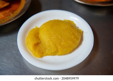 Bengaluru, Karnataka, India- Sep 20 2021: South Indian Rava Halwa In Plate,  South Indian Food Stall In Bengaluru City, People Used To Eat In Morning, 