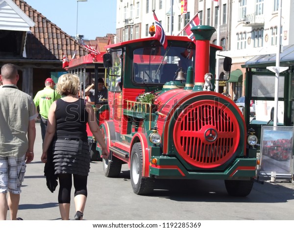 Bergen/Norway - 10.08.2012 : stylized auto drives\
tourists to the sights of the\
city