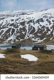 Bergensbanen, Beautiful Train Rail Journey Across Norway From Bergen To Oslo. The Beauty Of The Nature, Fjords, Snow Mountains, Rivers And Lakes, Rare Lonely Houses Of The Settlement Locals Resident.