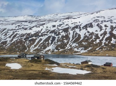 Bergensbanen, Beautiful Train Rail Journey Across Norway From Bergen To Oslo. The Beauty Of The Nature, Fjords, Snow Mountains, Rivers And Lakes, Rare Lonely Houses Of The Settlement Locals Resident.