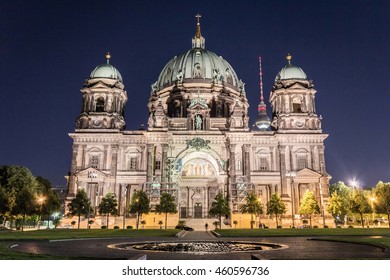 Berlin cathedral (Berliner Dom) , tv tower (Fernsehturm) at night