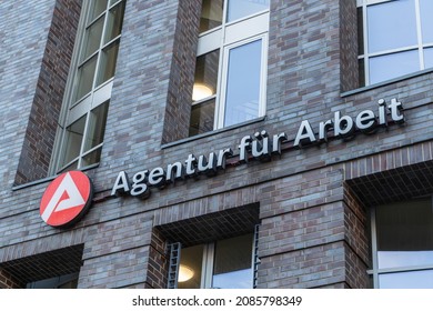 Berlin Charlottenburg, 2021: Logo and lettering of the Agentur für Arbeit on the facade of the building. The Federal Employment Agency (BA) provides services for the labor market.