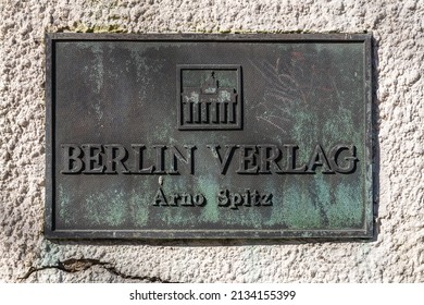 Berlin Dahlem 2022: Company sign of the Berlin publishing house Arno Spitz. The focus of the publishing house was Eastern European studies and Berlin topics.