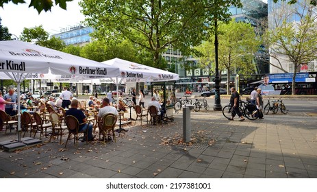 Berlin, Germany. 16 August 2022. A Bustling City, A Street Of A Great Metropolis.The Luxury Shopping Area Called Kurfürstendamm In West Berlin.