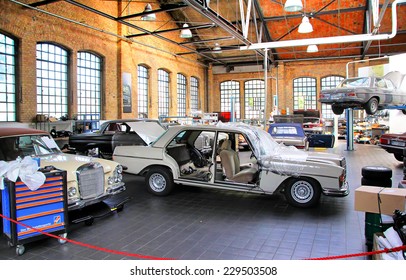 31,150 Classic car garage Images, Stock Photos & Vectors | Shutterstock