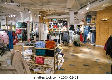 501 Pull bear store Images, Stock Photos & Vectors | Shutterstock