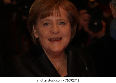 BERLIN, DEUTSCHLAND - 13. FEBRUAR: Bundeskanzlerin Angela Merkel nimmt am Premiere von 'Pina' während des 61. Berlinale Filmfestivals am 13. Februar 2011 in Berlin teil