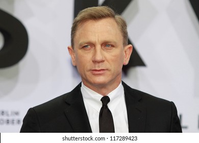 BERLIN, GERMANY - OCTOBER 30: actor Daniel Craig attends the Germany premiere of James Bond 007 movie "Skyfall" at the Theater am Potsdamer Platz on October 30, 2012 in Berlin, Germany